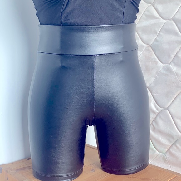 GARAGE Spandex Shorts - Picture 3 of 4